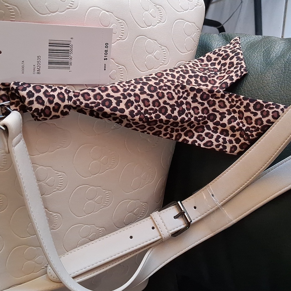 BETSEY JOHNSON Chalk color with Embossed Skulls & Bandana Purse. NWT. - Picture 10 of 15